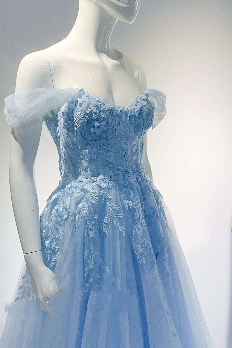 Ylona baby blue corset dress with sweetheart neckline, 3D floral lace bodice, and full tulle skirt. Elegant strapless gown for prom or evening wear.