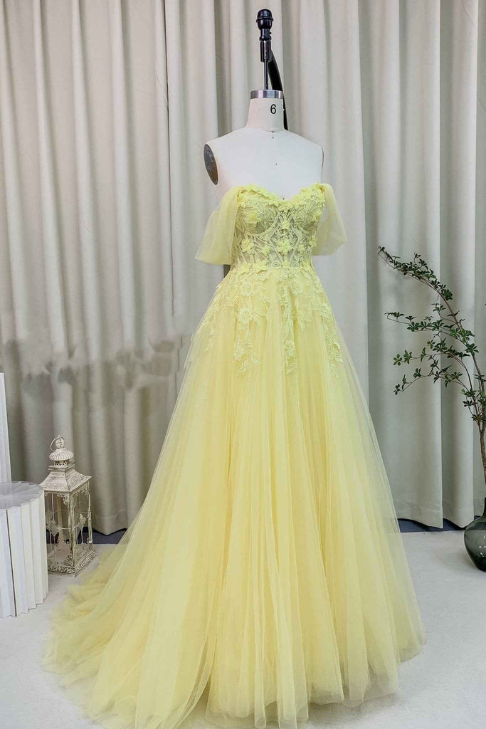 Yellow Corset Top Tulle Dress Ylona with sweetheart neckline and floral lace bodice, ideal for prom or bridesmaid occasions.